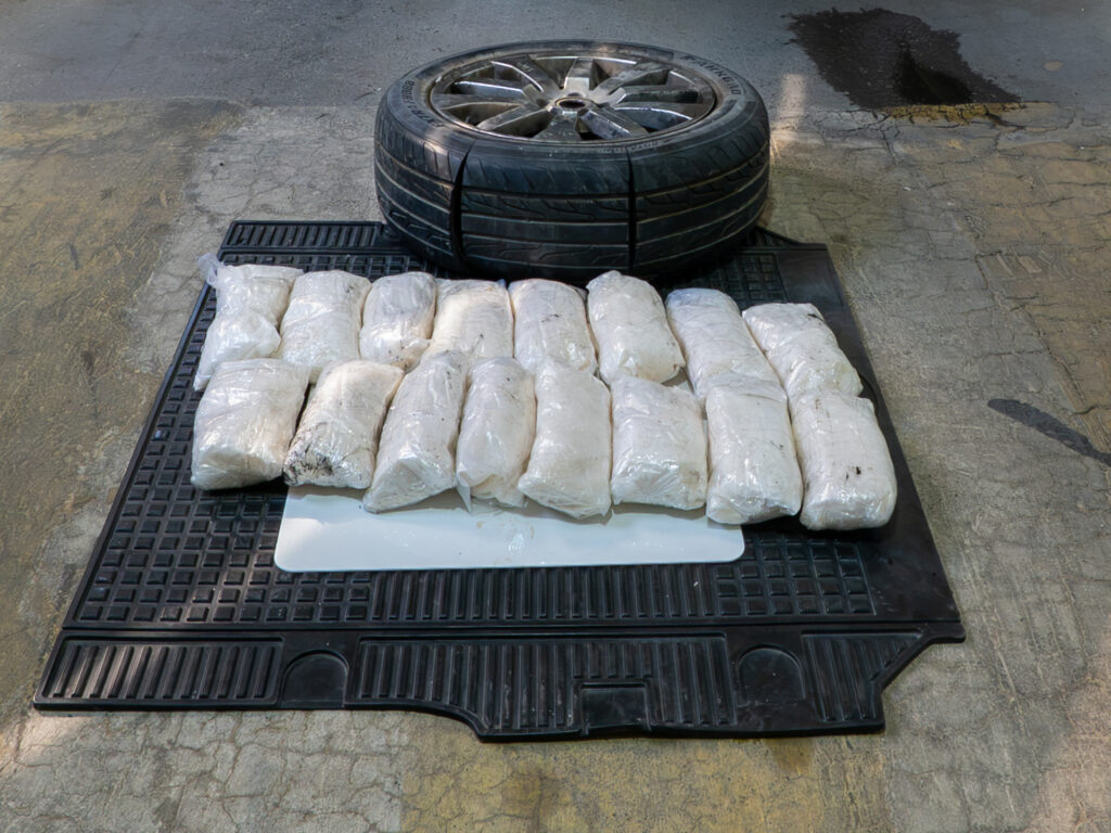UAE Customs foils attempt to smuggle 16.2 kg of crystal meth through border crossing
