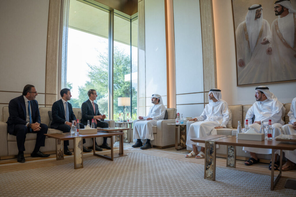 Maktoum bin Mohammed meets with Chairman of CVC Marathon